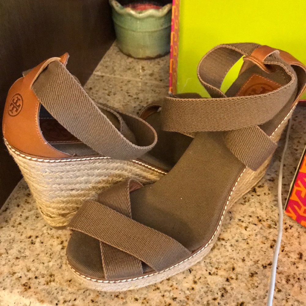 Tory Burch Adonis Espadrilles size 11  olive